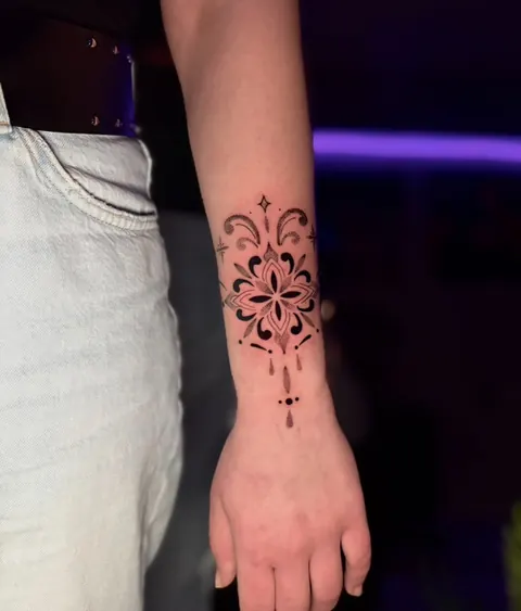 Mandala dövmesi, bilek